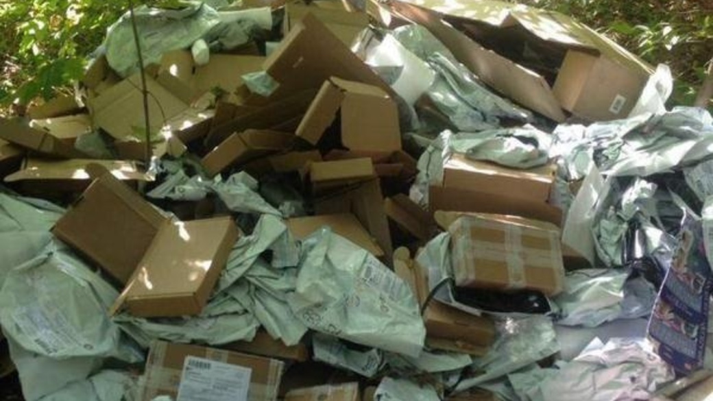 ворованные посылки. украденная посылка. что такое изъято посылка. вскрытая посылка. посылка почта.