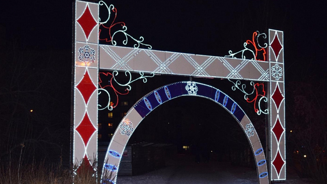 Песня ворота открой. Светящиеся ворота. Белые светящиеся ворота. Сделать светящиеся ворота. Старый базар Барнаул украшения на новый год.
