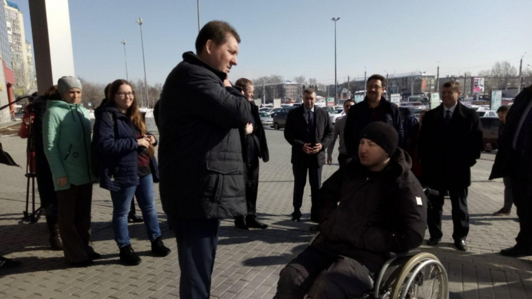 Дайте денег инвалиду. Фото инвалиды с Барнаула. Инвалид отказывается.