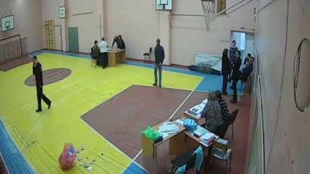 наблюдатели 2013. общественные места голосование барнаул. информ уик барнаул. выборы барнаул уик 38. уик барнаул.