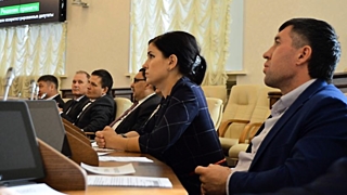 Фото: пресс-служба партии КПРФ. На переднем плане Мария Прусакова и Максим Талдыкин