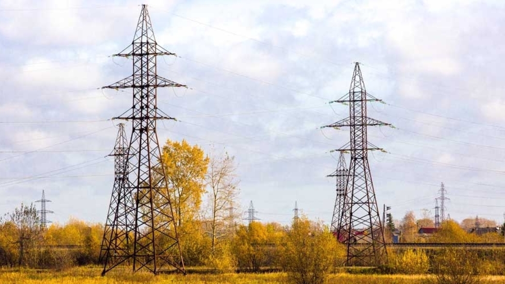 электроэнергия в сентябре. опоры лэп осень. электроэнергия в сентябре. воздушные линии электропередач. внимание электроэнергия.