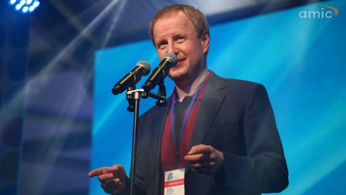 Губернатор и спикер АКЗС обратились к молодому поколению / Фото: Екатерина Смолихина / Amic.ru