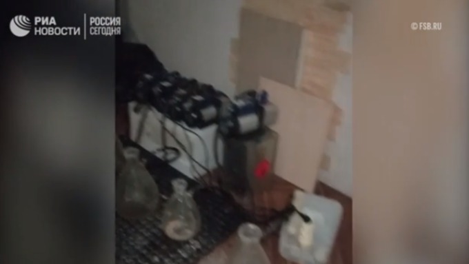 Обнаружены десятки килограммов наркотиков и миллионы рублей / Фото: кадр из видео