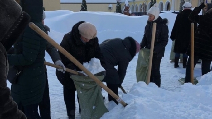 В мэрии Саратова подчеркнули, что учителя работали на морозе не более часа / Фото: twitter.com/vsedostalo20raz