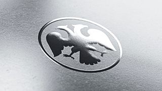 Фигура орла полностью окрашена в серый или белый цвет / Фото: interfax.ru