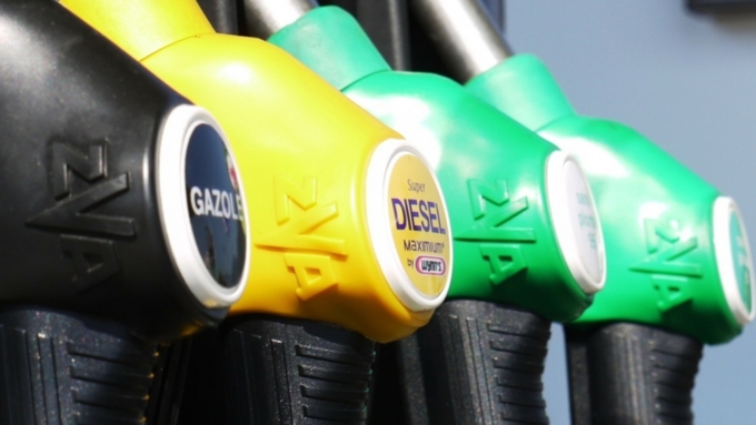 Фальсифицированный бензин мог попасть на автозаправки с баз нефтепродуктообеспечения / Фото: pixabay.com