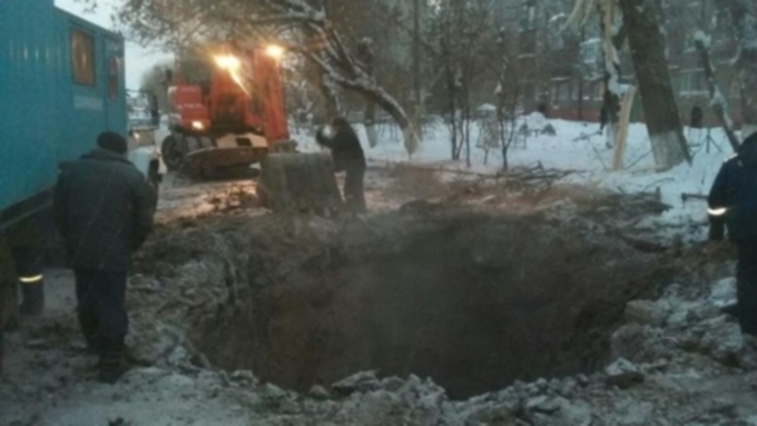 Все повреждения планируется устранить до конца дня / Фото: Вячеслав Мельников / Amic.ru