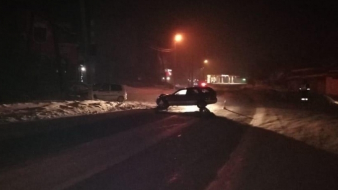 Авария случилась поздним вечером 10 февраля около 23:20 в Горно-Алтайске на улице Алтайской / Фото: 04.мвд.рф