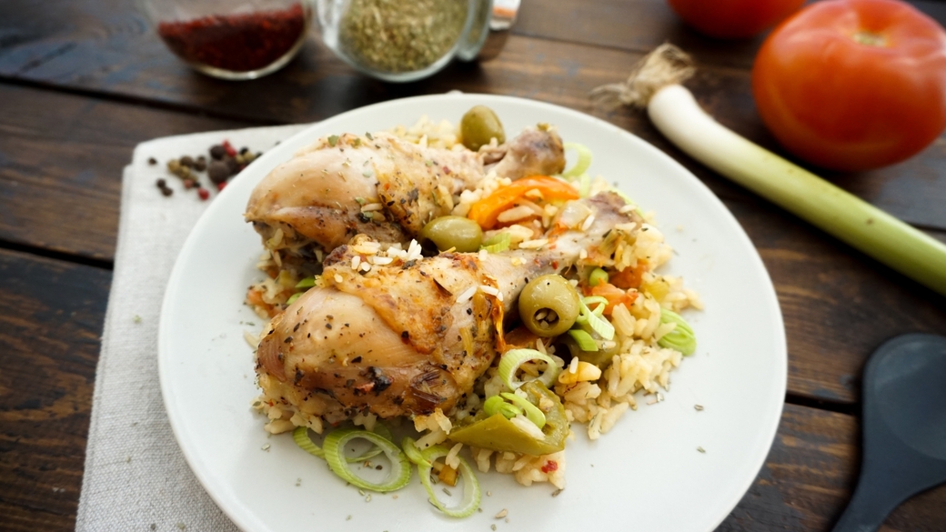 Куриные ножки с гарниром из риса / Фото: София Корнишина