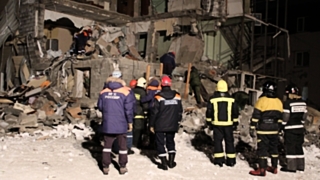 От хлопка газа в одном из жилых помещений трехэтажного дома полностью разрушились 6 квартир, 10 – частично /Фото: krk.sledcom.ru