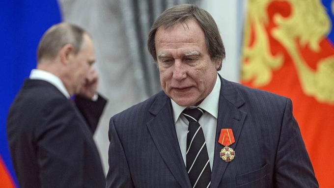 Кстати, друг президента также имеет свой Орден Александра Невского / Фото: spbstolica.ru