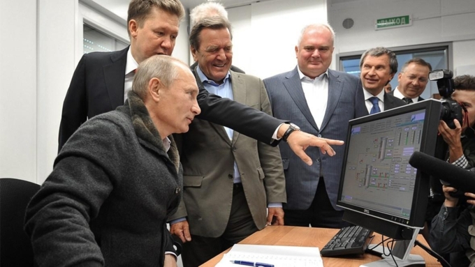 Путин отметил экономический и политический ущерб отключения России от интернета / Фото: newstalk1130.iheart.com