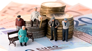 Соцдоплата к пенсии устанавливается, если доход меньше прожиточного минимума / Фото: hr-portal.info