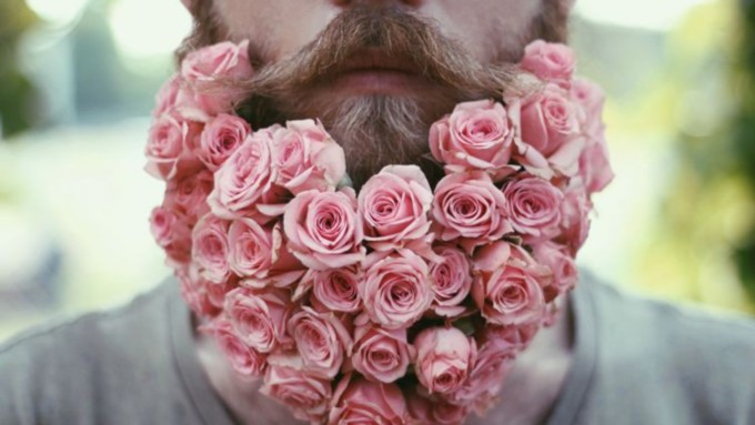 Цветы – не самый лучший подарок для мужчины / Фото: fishki.net