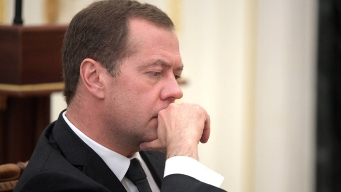 Медведев задумался о доходах россиян / Фото: rossaprimavera.ru