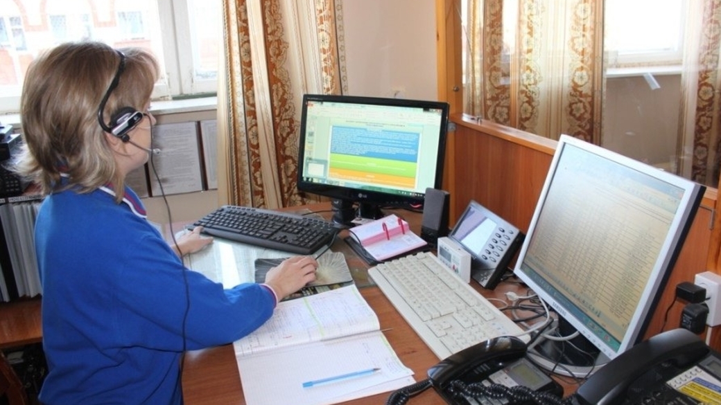 аварийно диспетчерская служба. аварийный диспетчер. диспетчер еддс. аварийный диспетчер. диспетчер аварийно-диспетчерской службы.