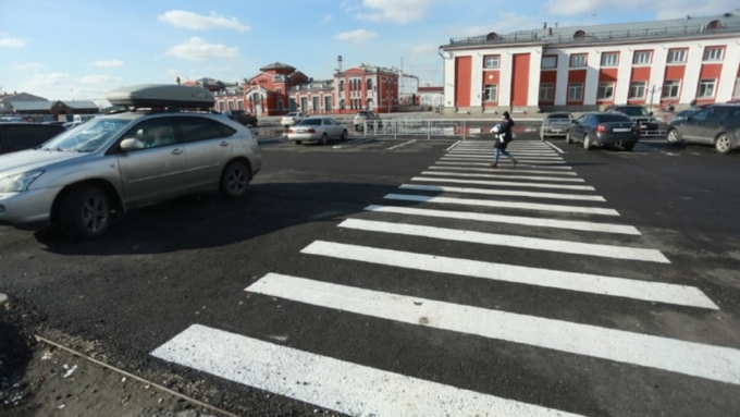 Штраф за нарушение запрета на остановку транспортных средств составляет 1500 рублей / Фото: Екатерина Смолихина / Amic.ru
