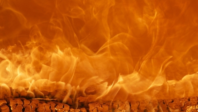 Спасаясь от огня, трое жильцов выпрыгнули в окно / Фото: pixabay.com