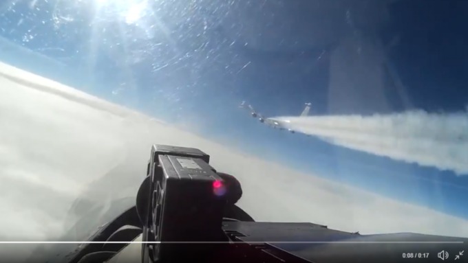 Видеозапись перехвата воздушного судна опубликована в Twitter Минобороны России / Фото: скриншот из видео