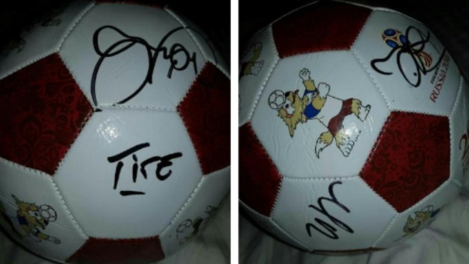 На сайте "Юла" появился лот о продаже мяча с автографами футболистов сборной Бразилии по футболу / Фото: youla.ru