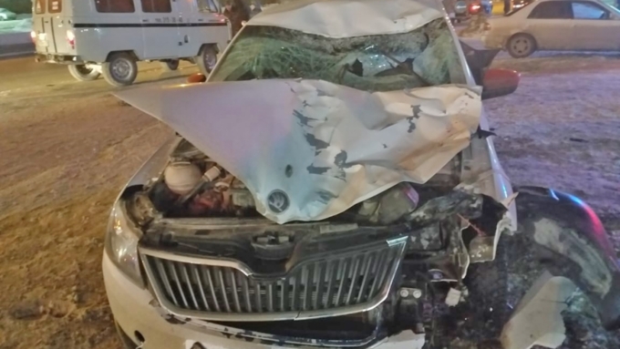 46-летний водитель Skoda Rapid на большой скорости сбил двух пешеходов на улице Немировича-Данченко / Фото: vk.com/act54