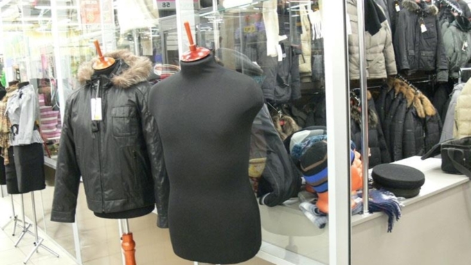 Когда продавец отвлекся, злоумышленница похитила куртку / Фото: муром24.рф