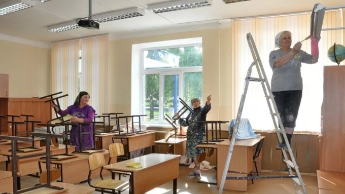 Деньги направят на ремонт фасадов, спортзалов, кровель, библиотек и мастерских / Фото: ruzray.ru