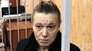 Москвичка клянется, что не оставляла девочку без еды и питья / Фото: скриншот из видеозаписи 