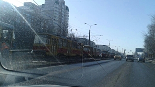 Авария произошла на пересечении улиц Антона Петрова и Попова / Фото: Amic.ru