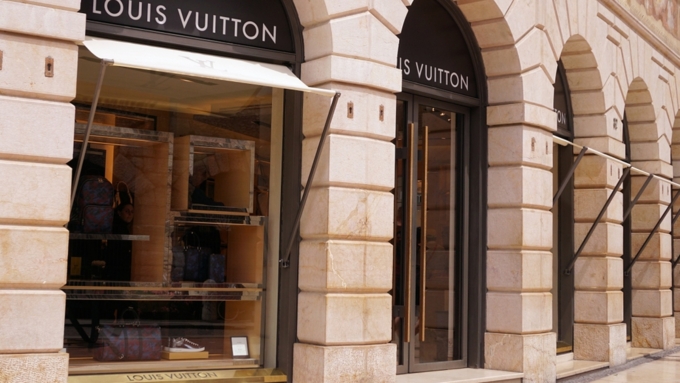 Модный дом Louis Vuitton отказался от продаж части вещей из модной коллекции, посвященной Майклу Джексону / Фото: pixabay.com