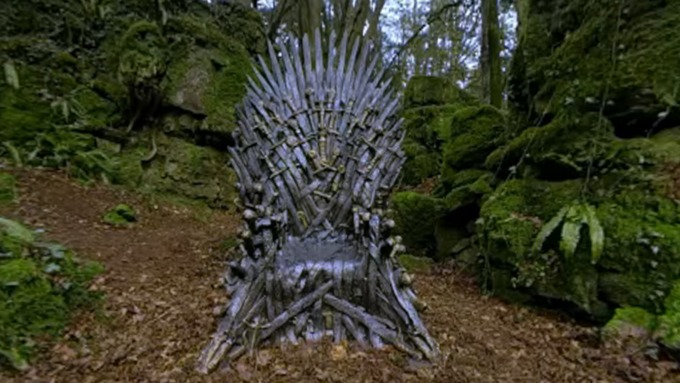 За местом расположения трона можно наблюдать через 3D-камеру / Фото: скриншот из видео