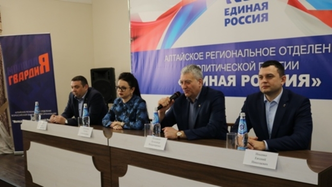 Барнаульские депутаты стали наставниками в проекте "Ты в политике" / Фото: altai-ter.er.ru