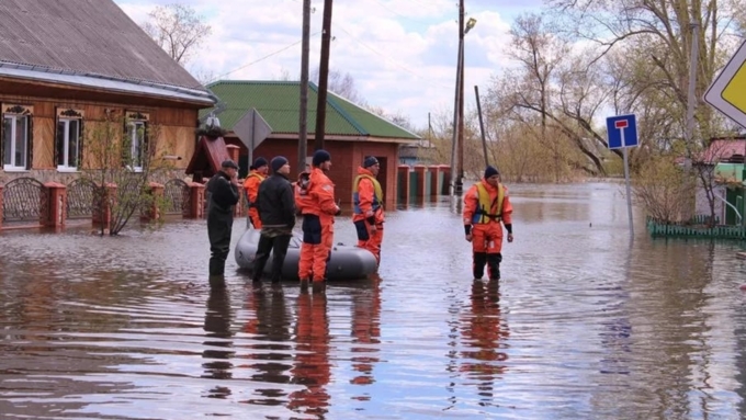 Спасатели продолжают подготовку к встрече со стихией / Фото: avangardnews.ru