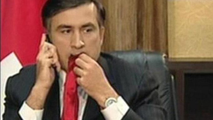 Саакашвили во время телевизионного эфира жевал галстук / Фото: topnewsrussia.ru