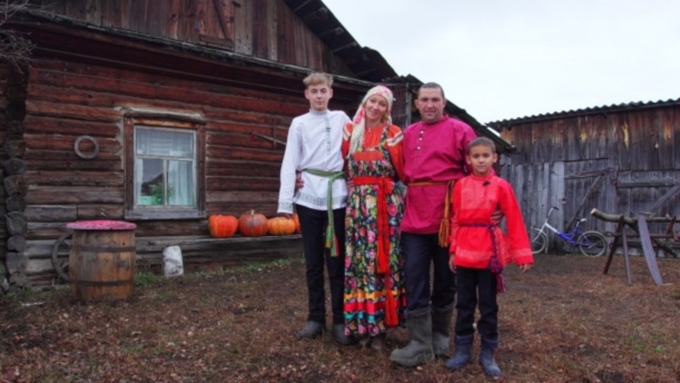 Оксана и Петр с двумя сыновьями станут участниками реалити-шоу "Обмен домами" / Фото: katun24.ru