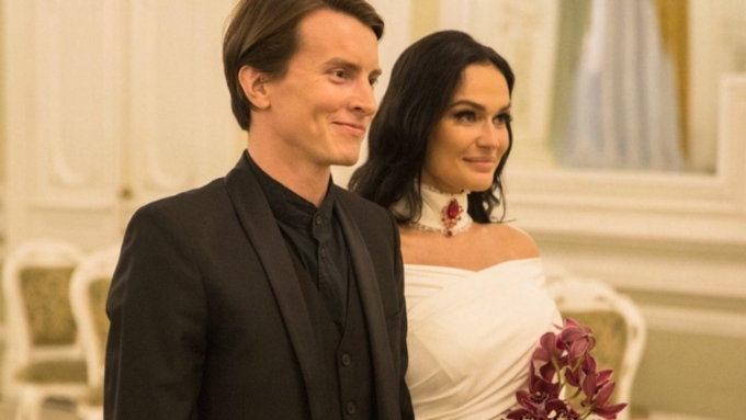 Пара сыграла свадьбу в Санкт-Петербурге, а затем еще одну в Лас-Вегасе / Фото: instagram.com/alenavodonaeva