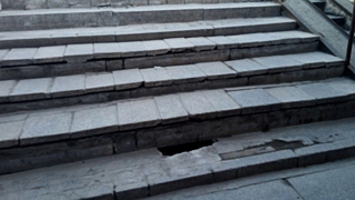 Так выглядит выход на аллею на проспекте Ленина / Фото: Екатерина Смолихина / Amic.ru