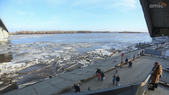 Скорее всего, в этом году больших льдин, идущих по реке, горожане не смогут наблюдать / Фото: Екатерина Смолихина / Amic.ru