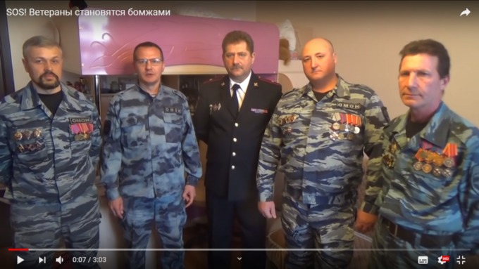 На видеохостинге YouTube появилось обращение к Владимиру Путину от ветеранов ОМОНа / Фото: скриншот из видео