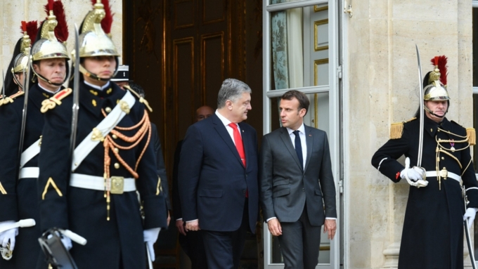 Следом за Владимиром Зеленским в Париж прибыл и Петр Порошенко / Фото: twitter.com/poroshenko
