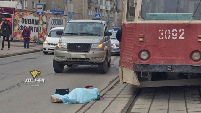 "УАЗ Патриот" насмерть сбил женщину в Дзержинском районе Новосибирска / Фото: vk.com/act54
