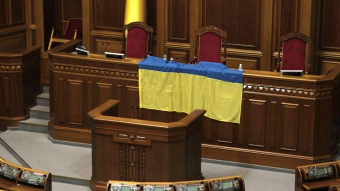 Действующий президент Петр Порошенко намерен подписать данный документ / Фото: kick.media