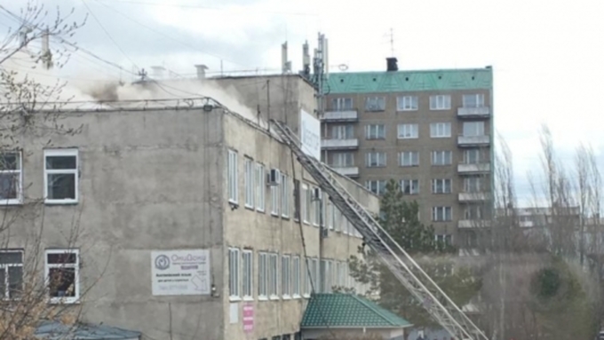 Люди из здания эвакуировались самостоятельно / Фото: Amic.ru