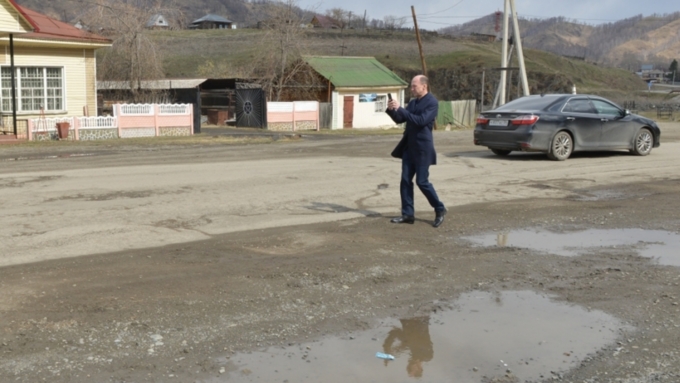 Специальная комиссия проверит качество работ по обслуживанию, ремонту и строительству дорог / Фото: altai-republic.ru
