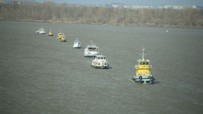 В краевой столице по случаю открытия навигации проходит праздник на набережной / Фото и видео: Amic.ru