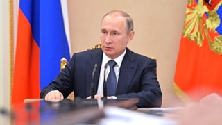 Владимир Путин подписал так называемый закон об ипотечных каникулах / Фото: пресс-служба Кремля