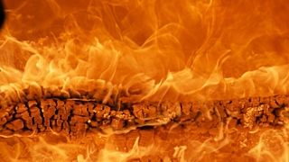 На площади 200 квадратных метров выгорел ангар с имуществом / Фото: pixabay.com