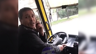 Представитель Госавтоинспекции рассказал, как лучше всего разговаривать по телефону за рулем / Фото: из архива Amic.ru