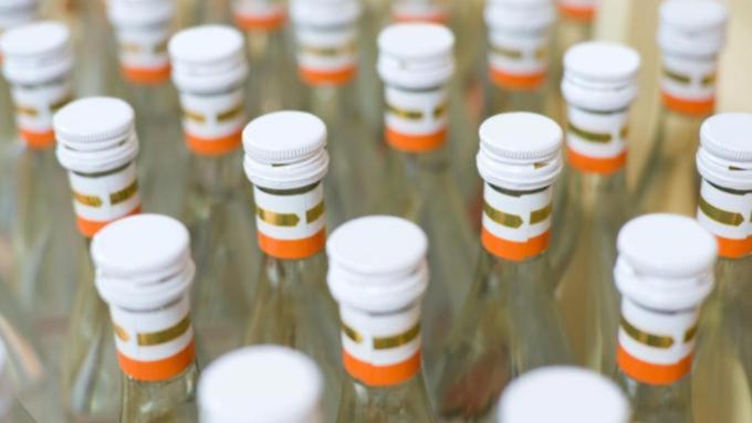 Минпромторг предложил наложить запрет на использование пищевого спирта для производства лекарств / Фото: ztv.zp.ua